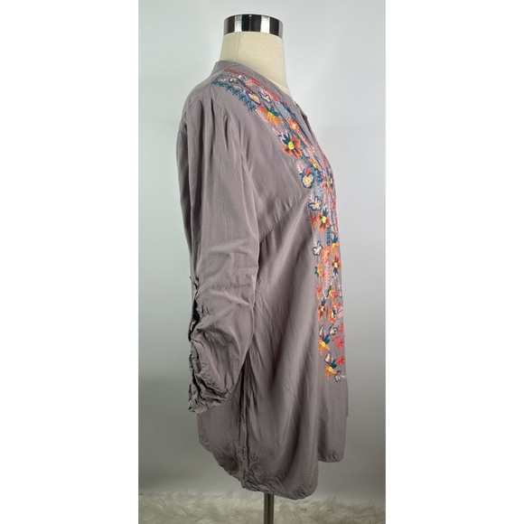 Solitaire Floral Embroidered 3/4 Sleeves Tunic Top - Picture 3 of 10